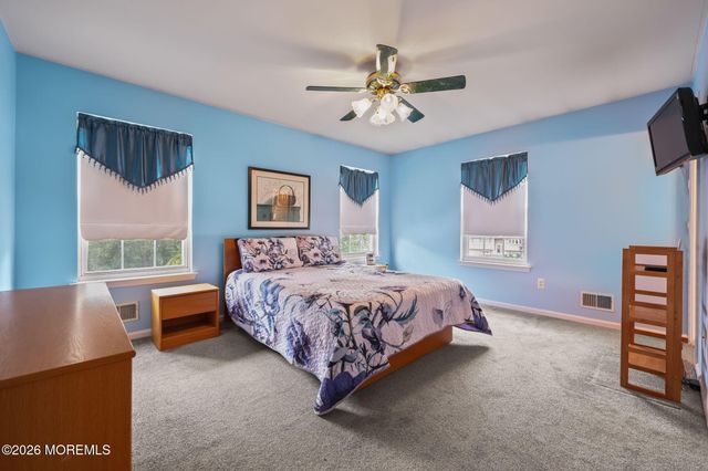 31 Kentucky Drive, Hazlet, NJ 07730