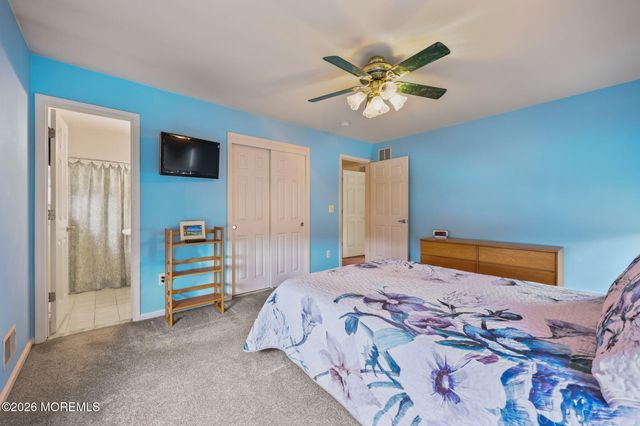 31 Kentucky Drive, Hazlet, NJ 07730
