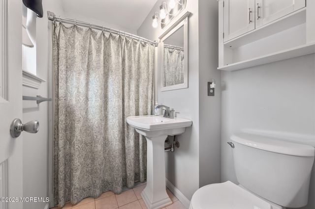 31 Kentucky Drive, Hazlet, NJ 07730