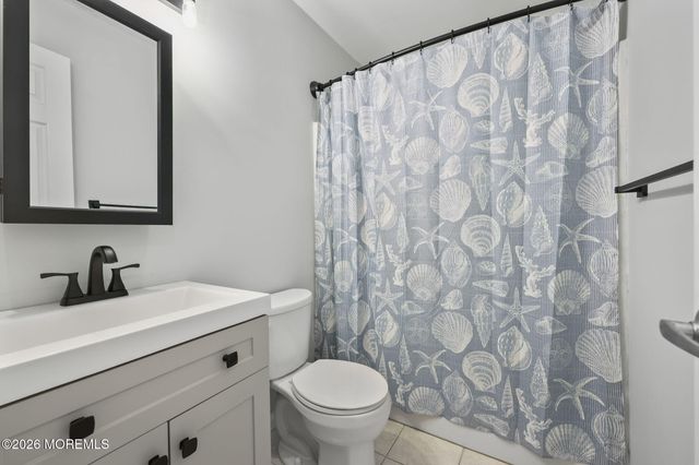 31 Kentucky Drive, Hazlet, NJ 07730