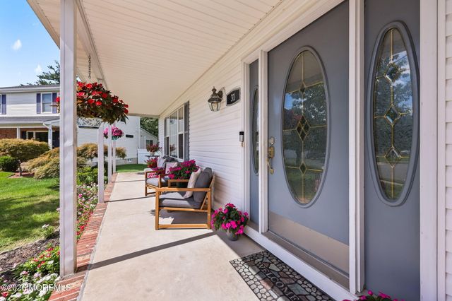 31 Kentucky Drive, Hazlet, NJ 07730