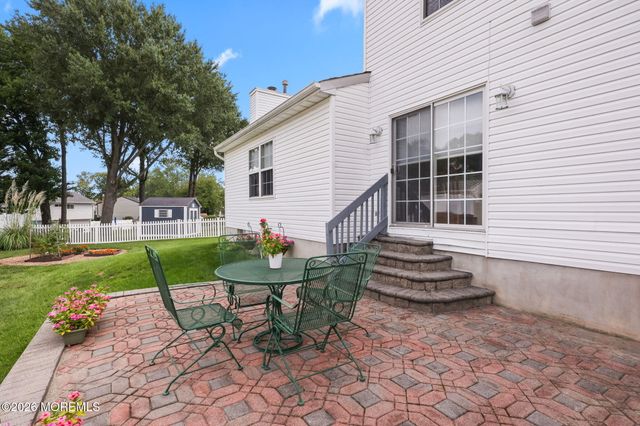 31 Kentucky Drive, Hazlet, NJ 07730