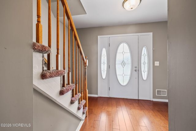 31 Kentucky Drive, Hazlet, NJ 07730