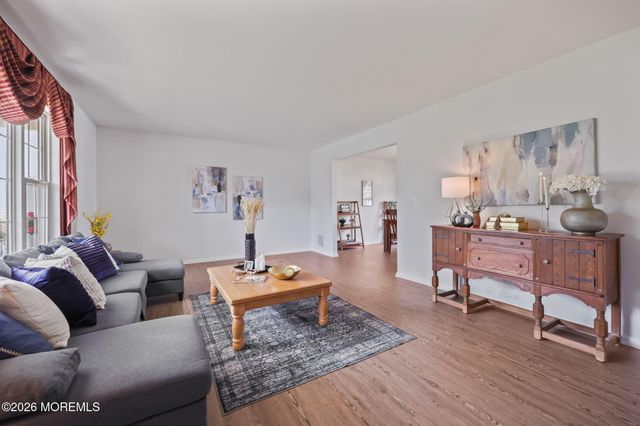 31 Kentucky Drive, Hazlet, NJ 07730