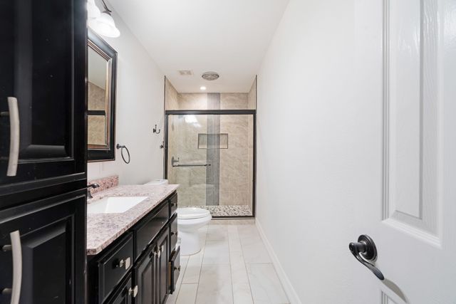 220 Laredo Drive, Reno, TX 75462