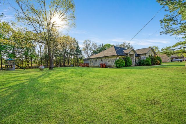 220 Laredo Drive, Reno, TX 75462