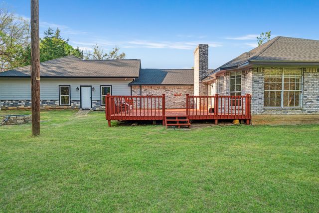 220 Laredo Drive, Reno, TX 75462