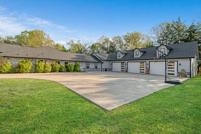 220 Laredo Drive, Reno, TX 75462