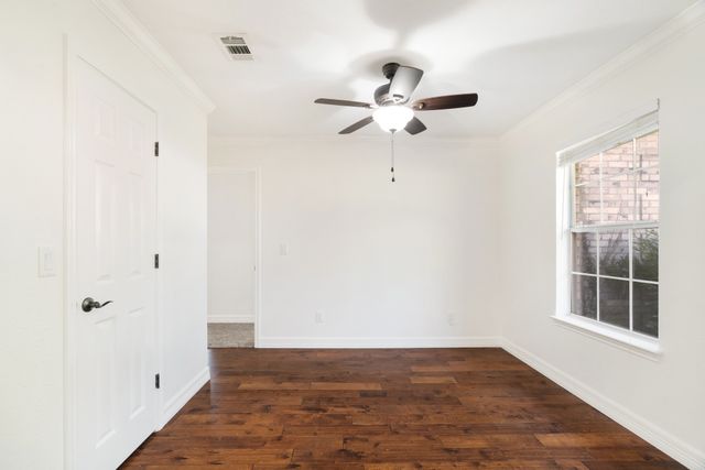 220 Laredo Drive, Reno, TX 75462