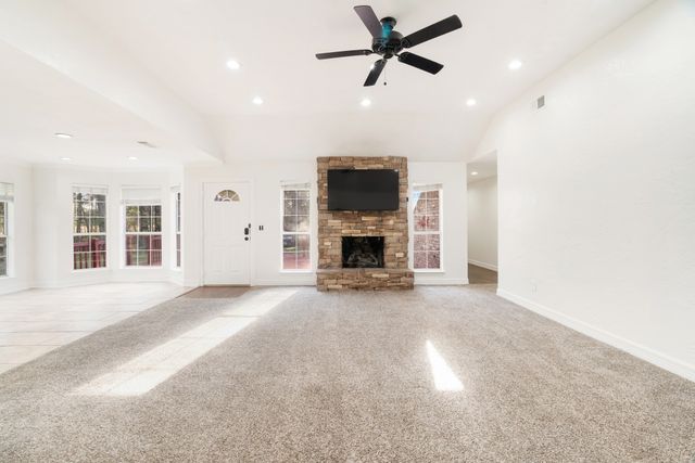 220 Laredo Drive, Reno, TX 75462