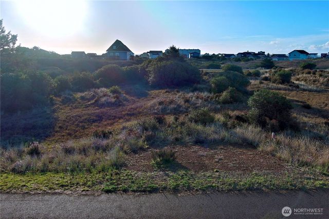 421 S Bel Air Loop, Ocean Shores, WA 98569