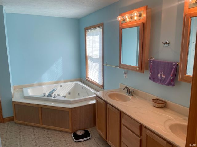 8585 8A Road, Plymouth, IN 46563