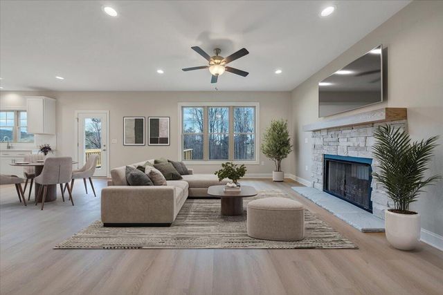 20 Island Green RD, Daleville, VA 24083