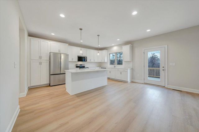 20 Island Green RD, Daleville, VA 24083