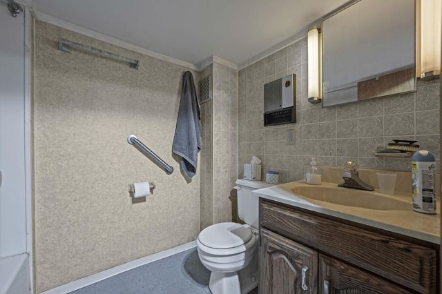 374 S 11th Street, Lindenhurst, NY 11757