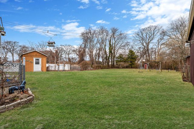 374 S 11th Street, Lindenhurst, NY 11757