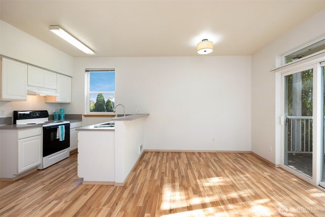 913 917 13th Avenue, Seattle, WA 98122