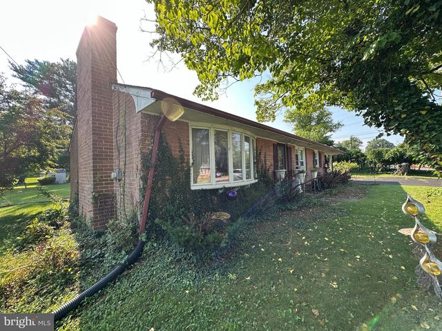 1 N CLIFTON DR, Williamsport, MD 21795