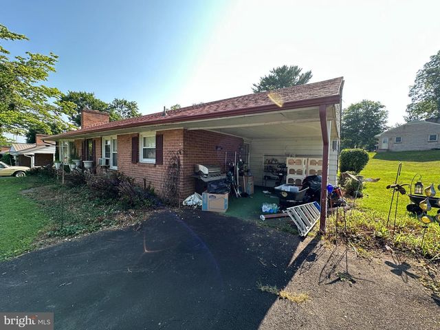1 N CLIFTON DR, Williamsport, MD 21795