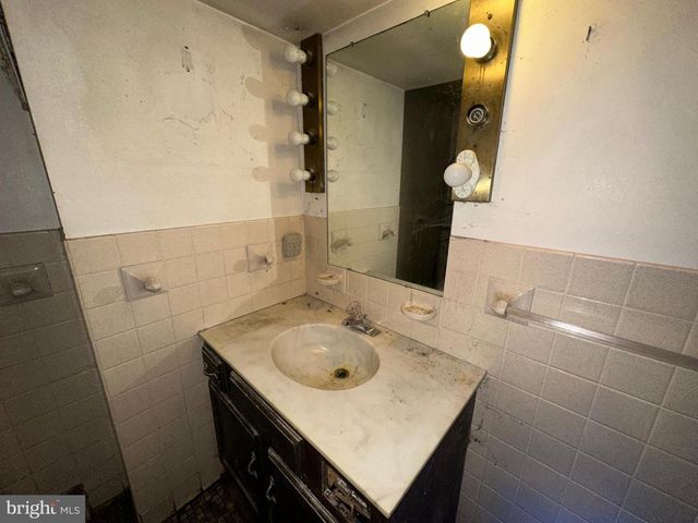 1 N CLIFTON DR, Williamsport, MD 21795