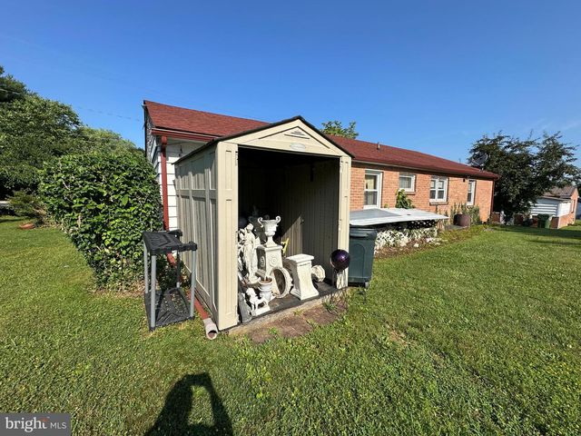 1 N CLIFTON DR, Williamsport, MD 21795