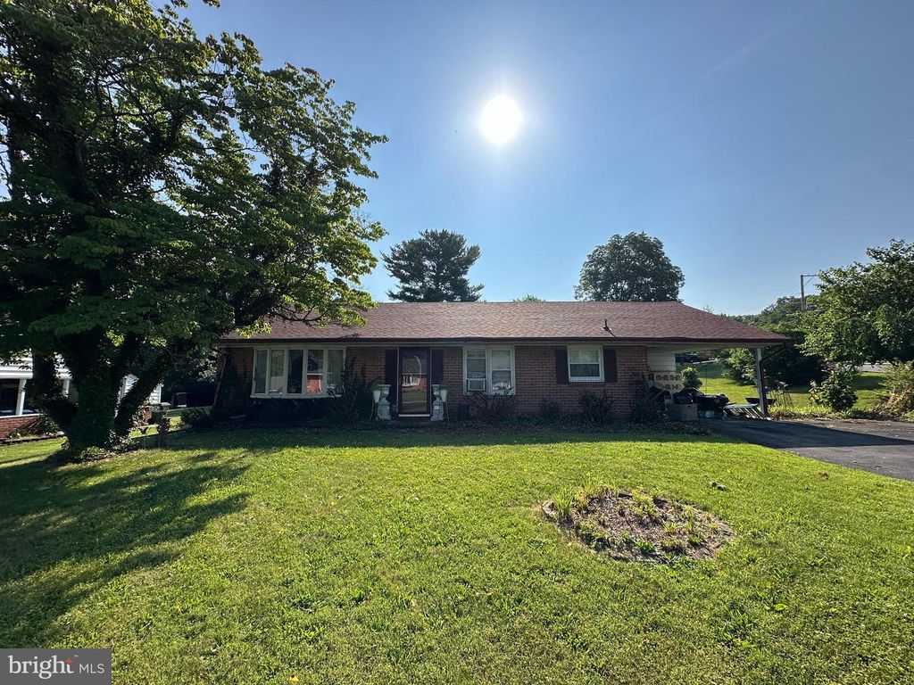 1 N CLIFTON DR, Williamsport, MD 21795