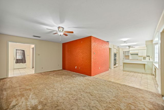 1106 Brookhollow Drive, Port Lavaca, TX 77979