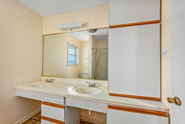 1106 Brookhollow Drive, Port Lavaca, TX 77979