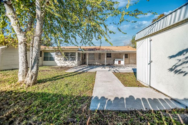 1106 Brookhollow Drive, Port Lavaca, TX 77979