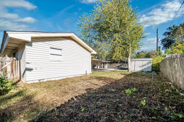 1106 Brookhollow Drive, Port Lavaca, TX 77979