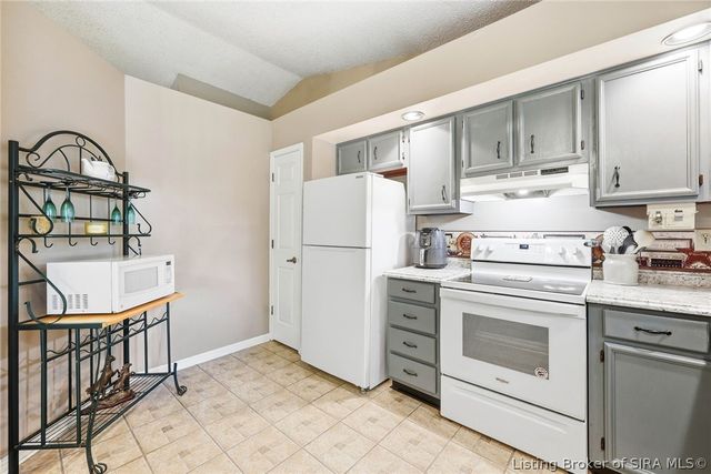 3006 Bluegrass Court, Jeffersonville, IN 47130