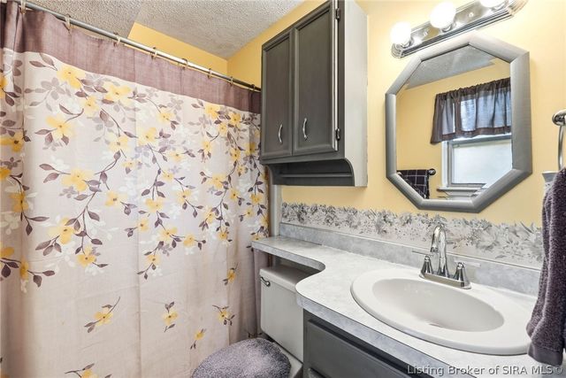 3006 Bluegrass Court, Jeffersonville, IN 47130