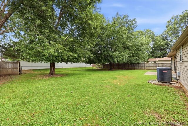 3006 Bluegrass Court, Jeffersonville, IN 47130
