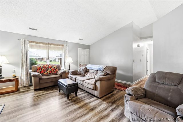 3006 Bluegrass Court, Jeffersonville, IN 47130