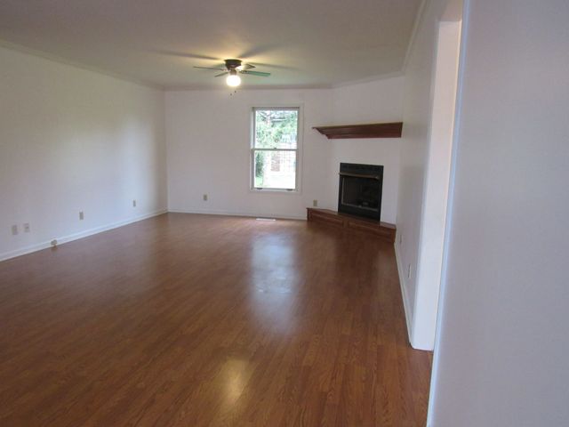548 Cooper Dr, Mcminnville, TN 37110