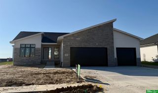 12359 Lake Vista Drive, Papillion, NE 68046