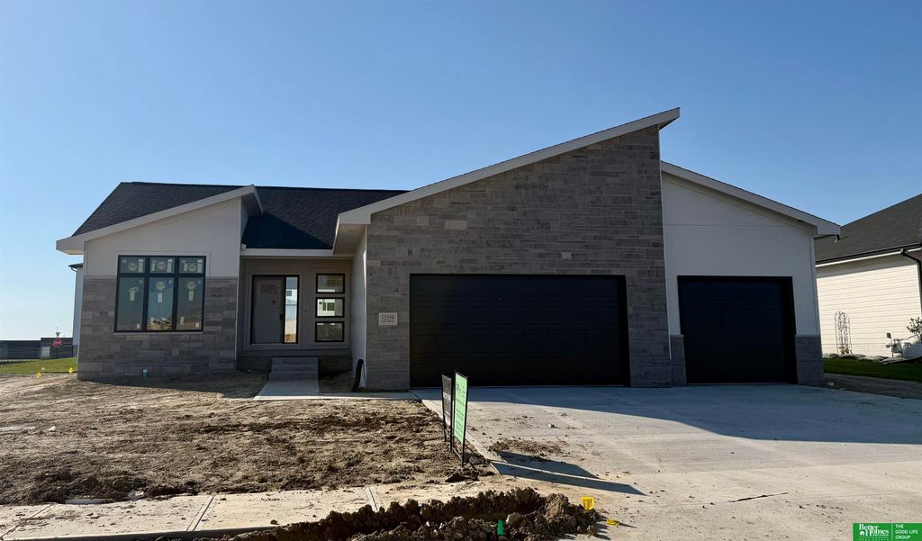 12359 Lake Vista Drive, Papillion, NE 68046