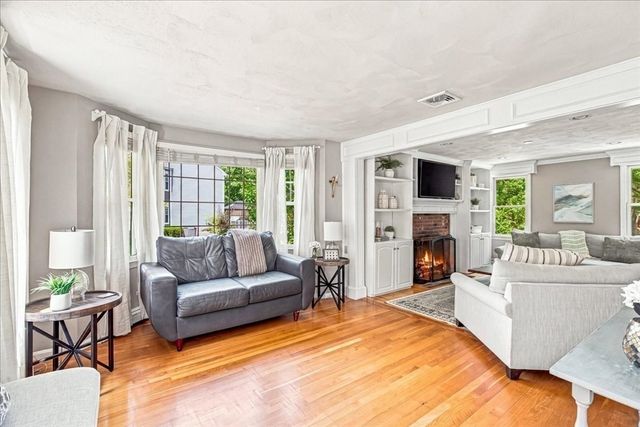 9 Catherine Avenue, Franklin, MA 02038