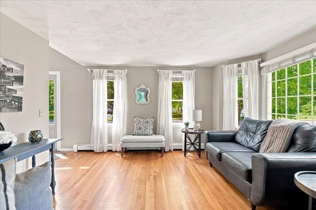 9 Catherine Avenue, Franklin, MA 02038