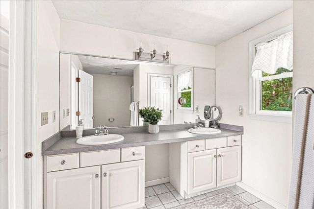 9 Catherine Avenue, Franklin, MA 02038