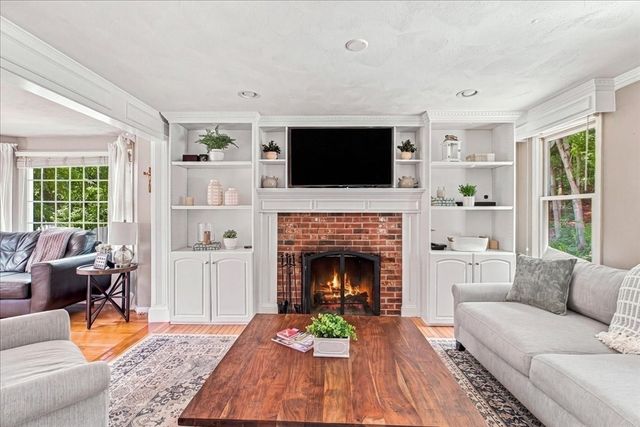 9 Catherine Avenue, Franklin, MA 02038