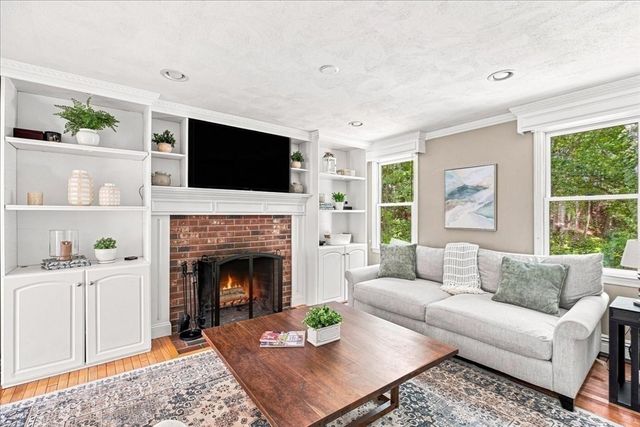 9 Catherine Avenue, Franklin, MA 02038