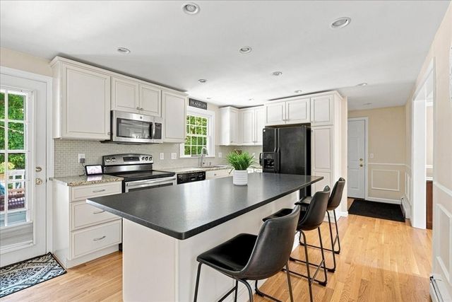 9 Catherine Avenue, Franklin, MA 02038
