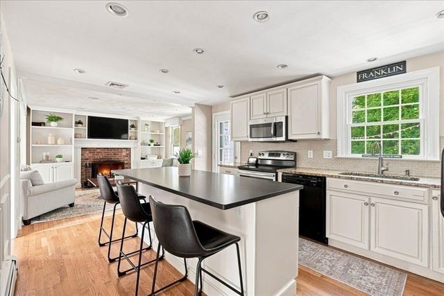9 Catherine Avenue, Franklin, MA 02038