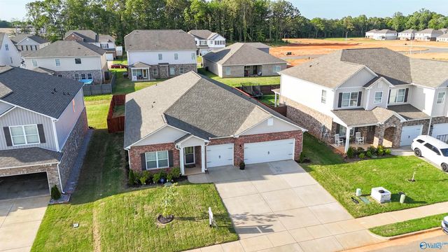 145 Chesire Cove Lane, New Market, AL 35761