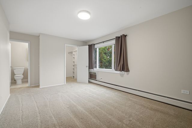 936 E Old Willow Road 104, Prospect Heights, IL 60070