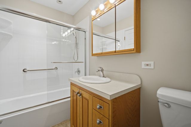 936 E Old Willow Road 104, Prospect Heights, IL 60070