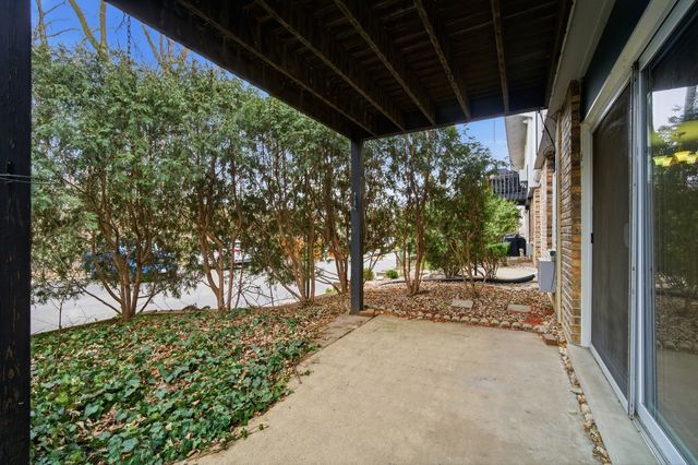 936 E Old Willow Road 104, Prospect Heights, IL 60070