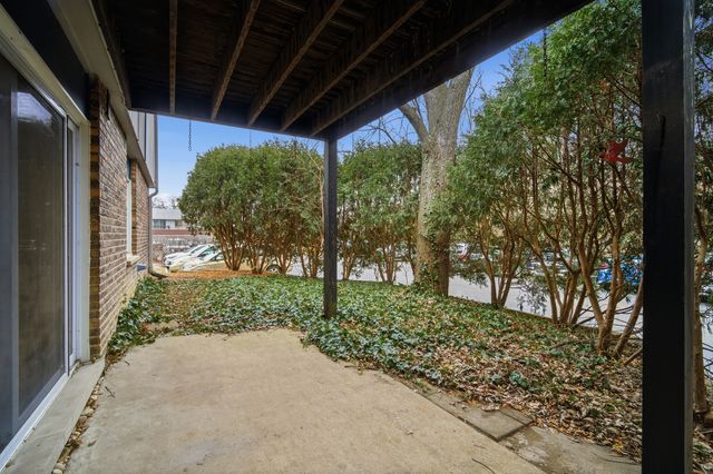 936 E Old Willow Road 104, Prospect Heights, IL 60070