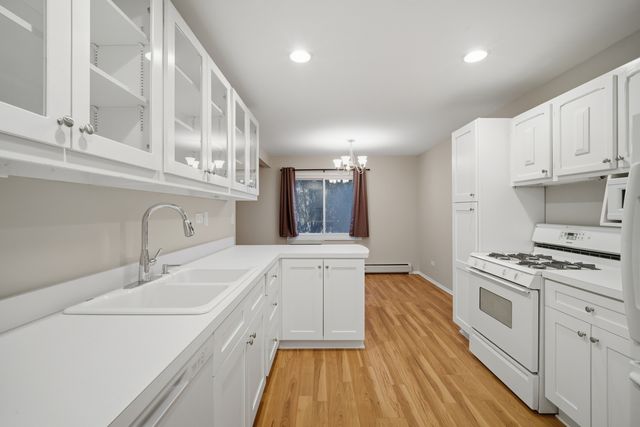 936 E Old Willow Road 104, Prospect Heights, IL 60070